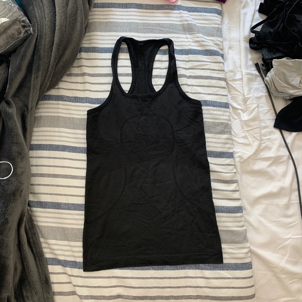 Black lululemon tank size 4